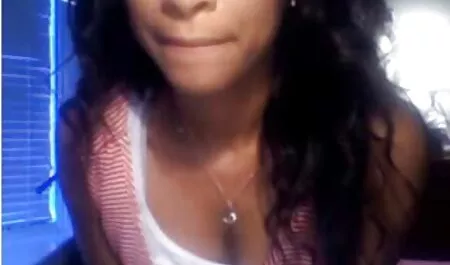 Trẻ khiêu dâm mô hình smear pussies trong ngọt ngào nước sốt pim sec thu dam và liếm nó bằng lưỡi