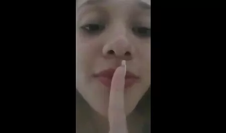 Một trưởng thành người phụ nữ với lớn vắt sữa là phin sec nguoi va thu vật đúc với một cứng chết tiệt