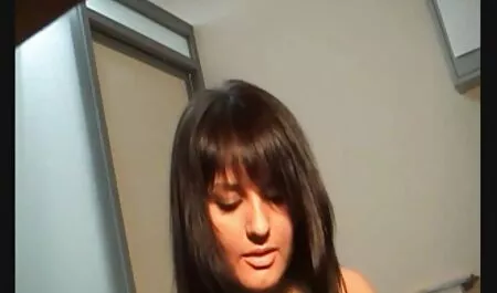 Cô gái điếm bất cẩn với những ngón tay tóc dài sem sec thu trên giường