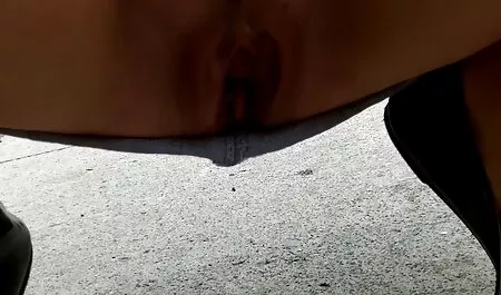 Vò nát âm vật với ngón tay và lưỡi đến cum trên cạo mu sau làm tình phjm sec thu