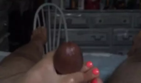 Người phụ nữ trưởng thành chia sec nguoi cho sẻ phallus của chồng với một trẻ đĩ