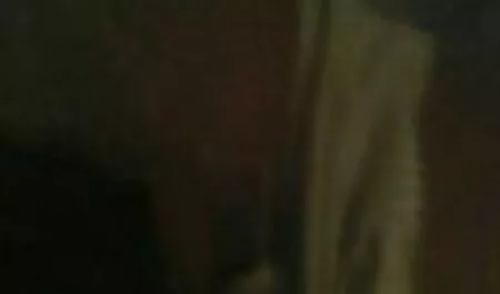 Mặc sec thu dit nhau quần áo tóc vàng được hậu môn fucked như một cowgirl khiêu dâm