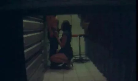 Một trưởng thành đen phim sec ngua du nguoi đàn bà vuốt ve cô ấy L. trong những vòi hoa sen và tiếp tục thủ dâm trong những phòng ngủ