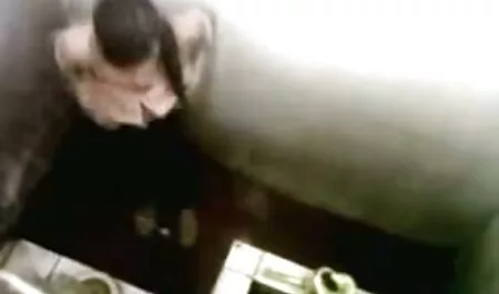 Người xem phim sec thu mẫu trẻ khiêu dâm trong bộ đồ lót tuyệt đẹp làm hài lòng một người đàn ông