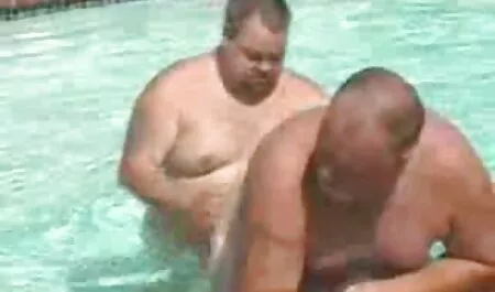 Busty cô gái với kính masturbates âm đạo sâu chạy cô ấy ngón phin sec nguoi va thu tay