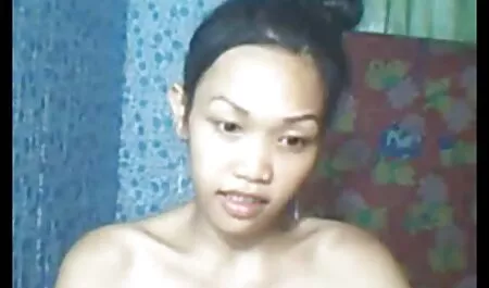 Guys cho một trẻ đĩ một đi xe trong của họ mui trần và fuck trong hai phalluses sec thu choi nguoi cùng một lúc