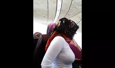 Trẻ ấn độ, cô gái thoát y và vuốt ve L. xem phim séc thu trong trước những wankers