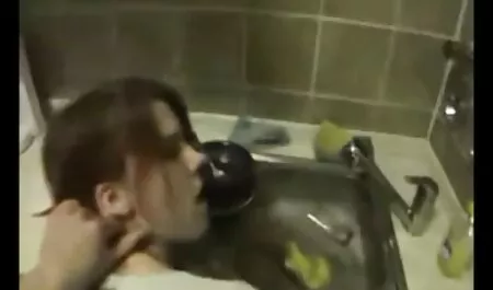 Ba trẻ cô gái có một nóng lesbian Mẹ kiếp xem phim sec cho trong những thay đồ phòng