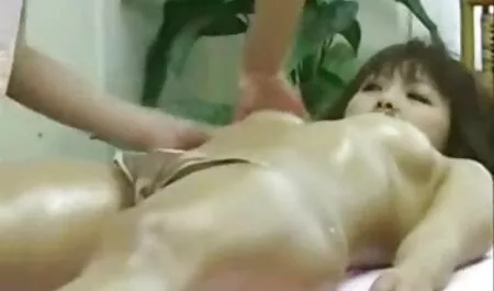 Các anh ấy đã đưa một phim sec ngua du nguoi con điếm Pháp già bằng ô tô vào rừng :)