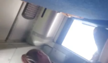 Cô gái dâm đãng di chuyển cô ấy đít trong Nóng quần phim sec khi dit nguoi lót