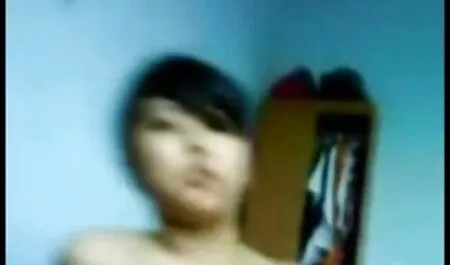 Hai gầy trường đại học cô gái vũ trang với một lớn dildo vì lesbian Mẹ kiếp trên phim sec khi dit nguoi các đi văng