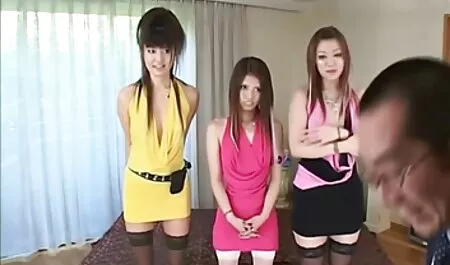 Một người mẫu khiêu dâm trẻ nhận được một bó pim sec thu hoa và biết ơn chị một người
