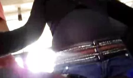 Busty trưởng thành khiêu dâm ngôi sao trong fhim sec thu một slutty trang phục quyến rũ một đàn ông vì tình dục